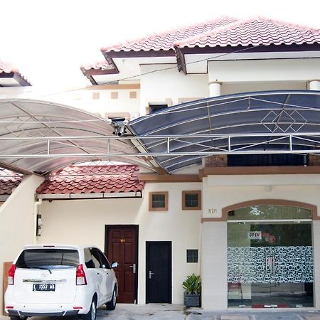 Galaxy Guest House Surabaia Exterior foto